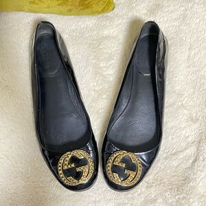 AUTH GUCCI Ballet Flats featuring the iconic gold-tone interlocking GG logo